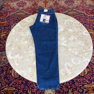 NWT Wrangler Relaxed Comfort Jeans